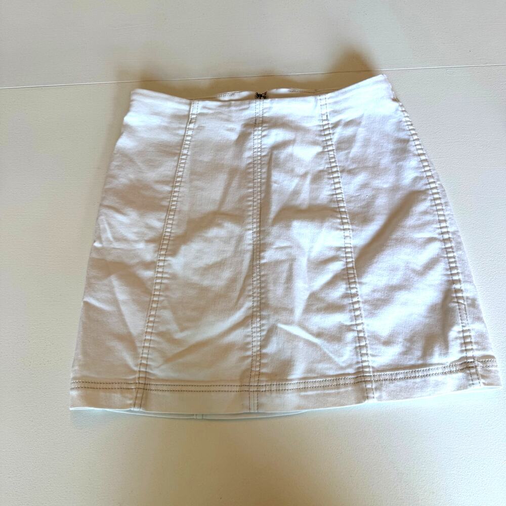Free People Modern Femme Skirt Size 10 White Denim Mini Skirt Stretch Zip Up Y2K